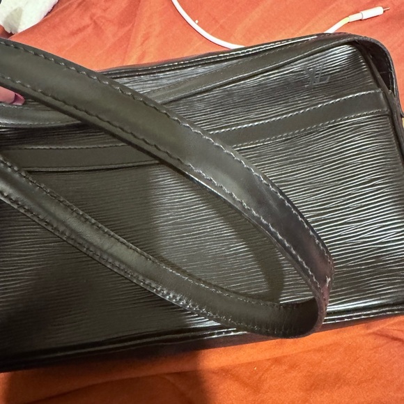 LV Epi black Shoulder Bag - Picture 13 of 16